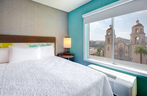 Downtown Tucson Hotel | Your Tucson Getaway: 2 Relaxing Units! Onsite Pool, Pets Allowed!