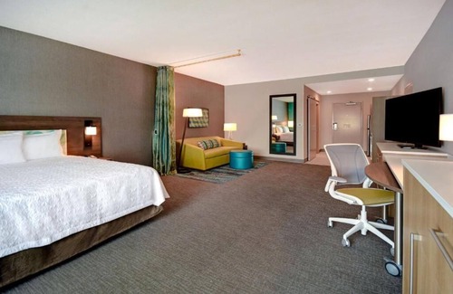 Downtown Tucson Hotel | Your Tucson Getaway: 2 Relaxing Units! Onsite Pool, Pets Allowed!
