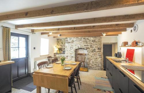 Tan-y-groes House | Yr Hal Llangrannog