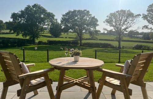 Ruthin House | Yr Onnen