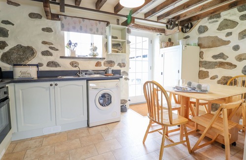 Rhyd-y-clafdy Cottage | YSGYBOR YD, family friendly, character holiday cottage in Criccieth