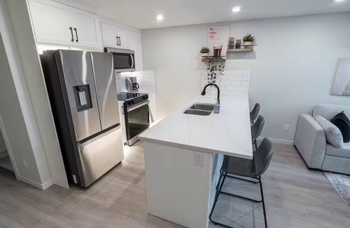 Calgary House | YYC Retreat | A/C | Near Airport & Mountains