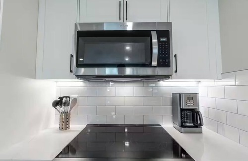 Calgary House | YYC Retreat | A/C | Near Airport & Mountains