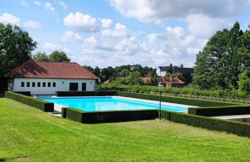 Lnare House | Zámek Lnáře
