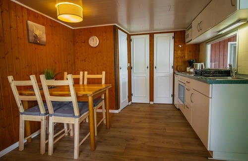 Detern Apartment | Zanderhütte - Ferienhof Am Birkensee, 55125