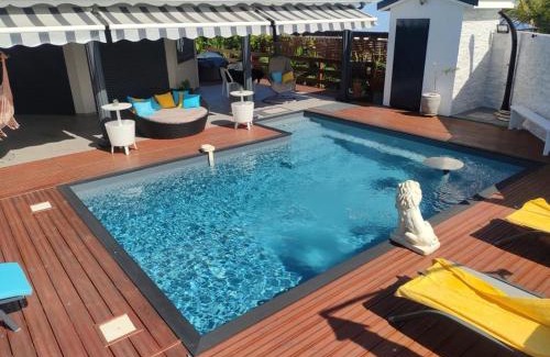 Damencourt Apartment | ZANNAMALAKA 2 F1 POUR UN GROUPE DE 4 Avec Piscine