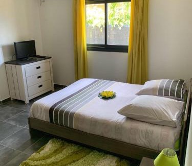 Damencourt Apartment | ZANNANNA F1 de charme tout équipé Le Moule avec piscine