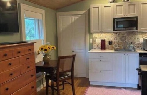 Avondale Apartment | Zelda's Tree House