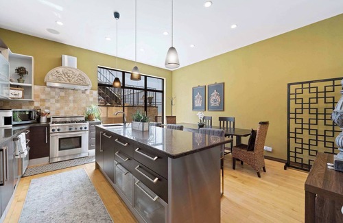 Heart of Chicago House | Zen 5 Bedroom Family Escape