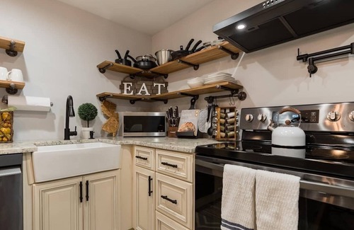 Bellmawr House | Zen & Cozy 2 Bedroom | Close To Philly | WiFi