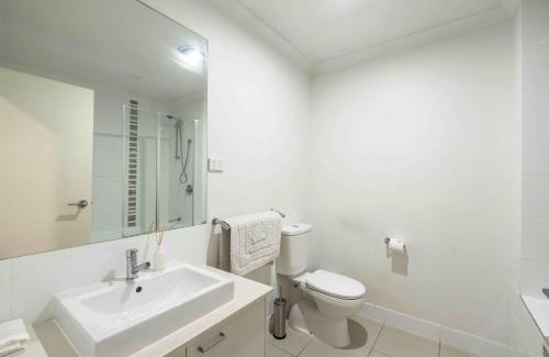 Gold Coast House | Zen Garden - Serene Townhouse