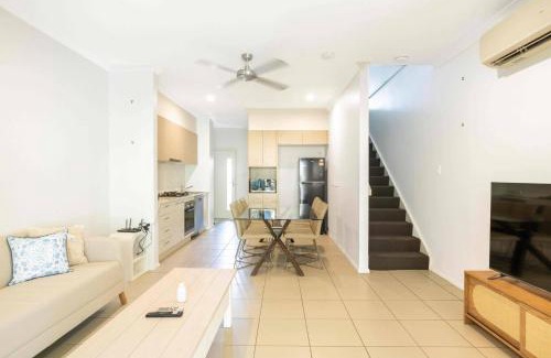 Gold Coast House | Zen Garden - Serene Townhouse