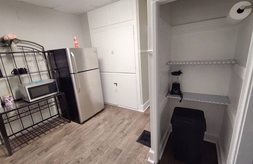 Near Eastside Apartment | Zen Haven: Downtown Retreat in Indy with Queen bed