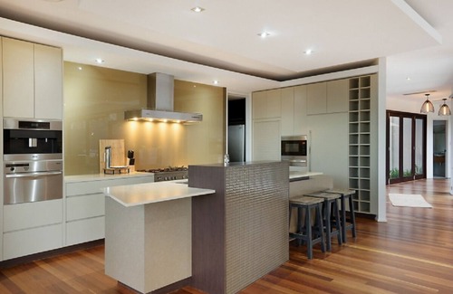 Wamberal House | ZEN- Heated Pool (Sep to May), 5 Bedrooms, Wamberal Lake Front