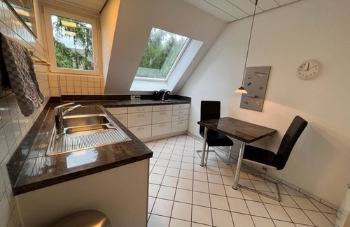 Wolfsburg Apartment | Zentral und Ruhig Gelegen mit Einbauküche & Balkon