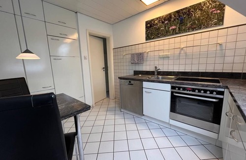 Wolfsburg Apartment | Zentral und Ruhig Gelegen mit Einbauküche & Balkon