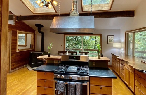 Zigzag Cabin | ZIGZAG Cabin! Nearby River and Mt Hood! Sleeps 12!