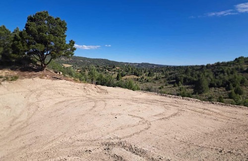 Alton RV Rental | Zion & Bryce Getaway.nView, Grill, Water & P. Potty