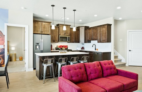 Hurricane House | Zion Park Views - Backyard Heated Swim Spa+Hot Tub + Putting Green-Waterslide