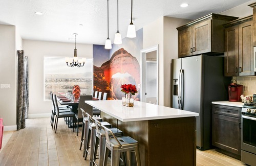 Hurricane House | Zion Park Views - Backyard Heated Swim Spa+Hot Tub + Putting Green-Waterslide