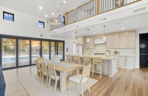 Virgin Apartment | Zion Riverfront Farmhouse