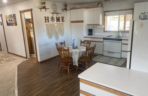 Mammoth Creek House | Zion to Bryce cowboy cabin