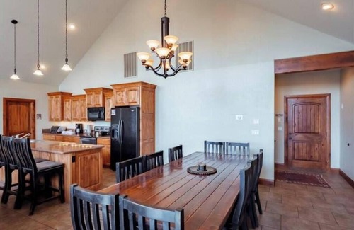Zion National Park East Entrance Cabin | Zion Views-Casa Esperanza + Resort Access