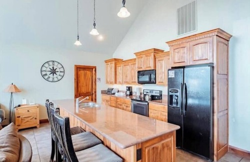 Zion National Park East Entrance Cabin | Zion Views-Casa Esperanza + Resort Access