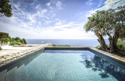 Magazia Villa | Zoe sleeps 2/4+1, unique character with stunning sea views