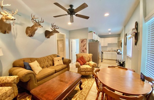 Negreet Apartment | Zoey’s Camp, RV hookup for additional sleeping, magnificent view near Pendleton!