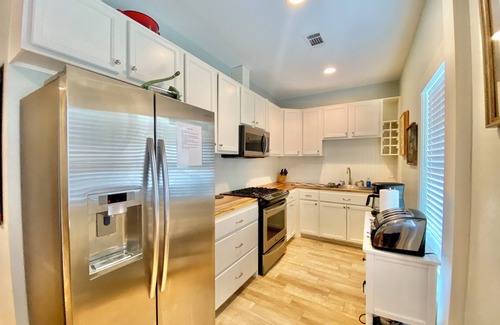 Negreet Apartment | Zoey’s Camp, RV hookup for additional sleeping, magnificent view near Pendleton!