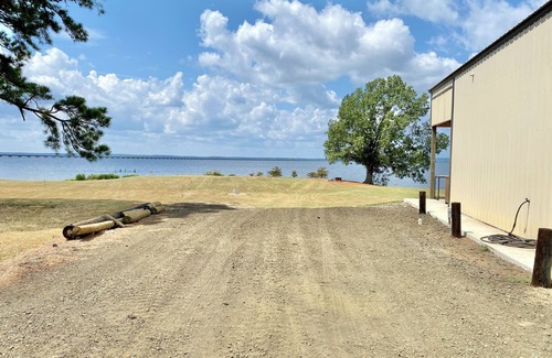 Negreet Apartment | Zoey’s Camp, RV hookup for additional sleeping, magnificent view near Pendleton!