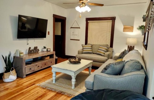 Omaha House | ZOO Old Market CHI Charles Schwab Field Cozy Downtown House