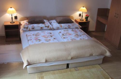 Balatonfured Bed & Breakfast | Zsuzsa Panzió