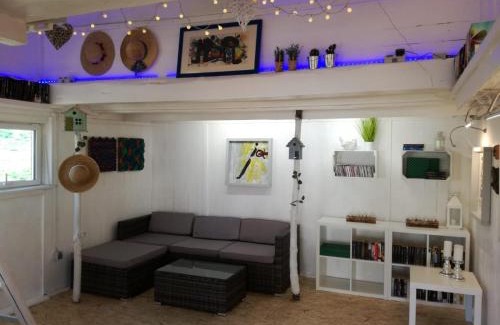 Adenbach Apartment | Zurück zur Natur - Urlaub im Zirkuswagen, Sommeratelier oder Schindelwagen