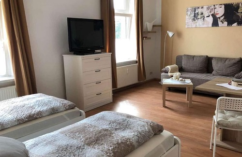 Zwickau Apartment | ZW01c Comfortable, centrally located 1-room apartment in Zwickau