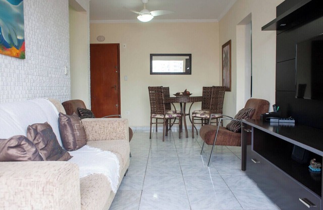 Ótimo apto c excelente localização a 100m da praia