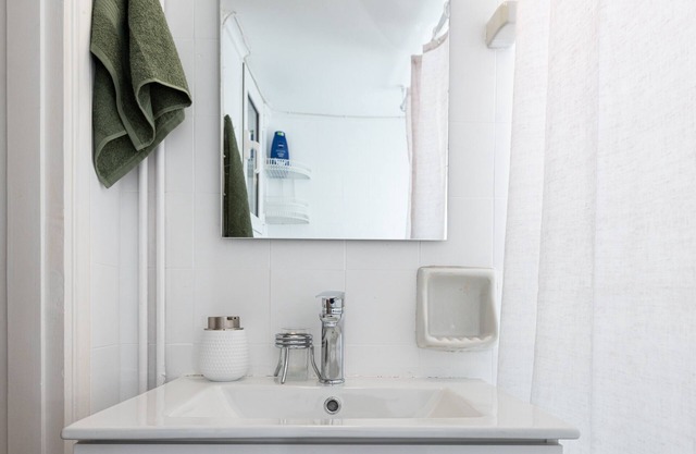 Διαμέρισμα στο κέντρο του Λουτρακίου, 500 μέτρα από την θάλασσα .