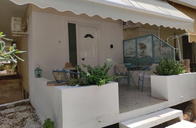 Όμορφο διαμέρισμα με μπαλκόνι στη Σαρωνίδα