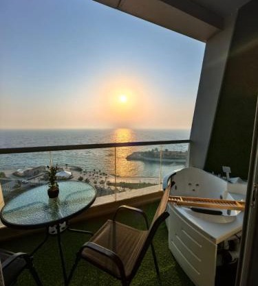 برج داماك جده شقه مطله على البحر damac jeddah