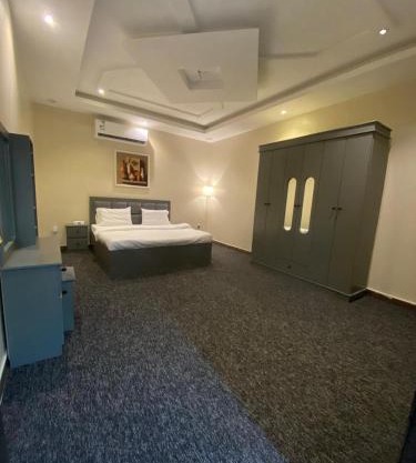 شقة بصالة وغرفتين نوم حديثة