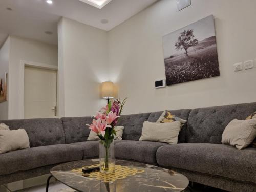 شقة فخمة غرفتين وصالة متكاملة قرب لافاندا بارك