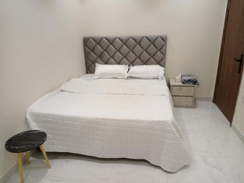 غرفة قياسية مودرن