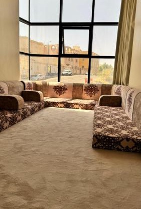 فيلا أنيقه بواجهه زجاجية ومجلس كبير