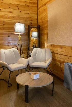 مجمع اكواخ عباره عن 8 اكواخ و حديقه مشتركه للنزلاء Diriyah clouds خدمه ذاتيه Entry ذاتي سكن ريفي