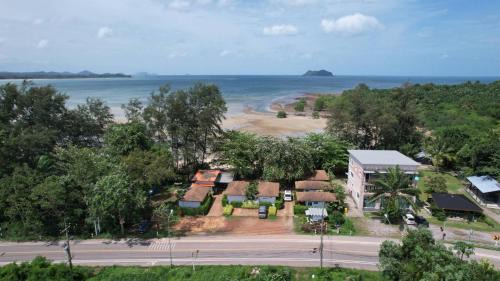 พายเนอรี รีสอร์ท @แหล่มแท่น (Pinery Resort)