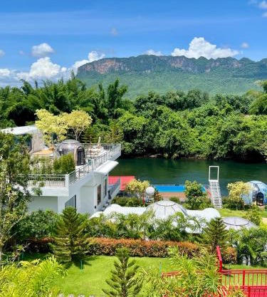 เดอะเบสแคปซูล รีสอร์ท