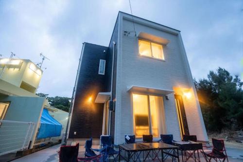 家族の笑顔 笑顔があふれる体験を 沖縄一棟貸しのお宿 Coral Onnason