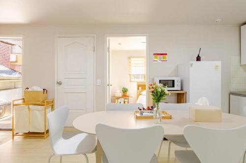 서울 성수 건대역 독채 방3개 각방 에어컨 완비 가족 친구 여행 최적 Private 3-BR House near Seongsu & Konkuk Univ Stations