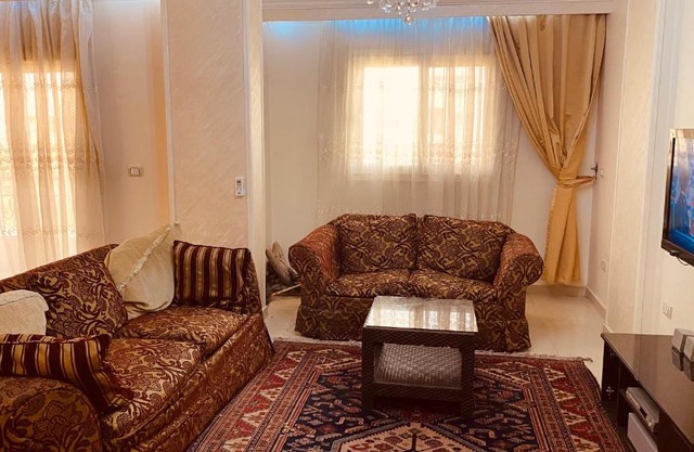 شقه مفروشه فاخره بكمبوند فيلات حدائق الفردوس امام دريم لاند Luxurious well furnished apartment in Alfardos villas compound over looking a nice garden in front of Dreamland